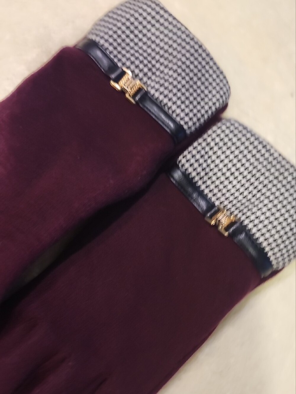 Source Unknown Burgundy Gloves with Houndstooth Cuff and Gold Accent - Picture 6 of 11